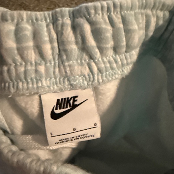 Men’s Nike Joggers - Picture 3 of 3